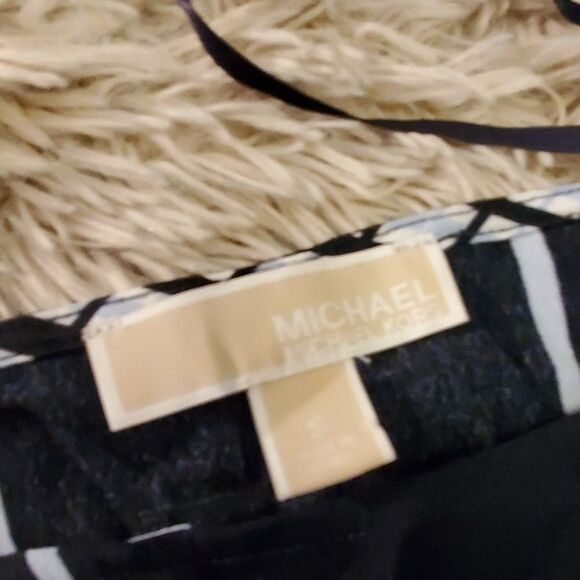 Beautiful blue & white Michael Kors top - Picture 4 of 8